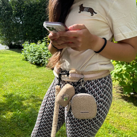 Hands-Free Teddy Gürtel Cappuccino beim Spaziergang