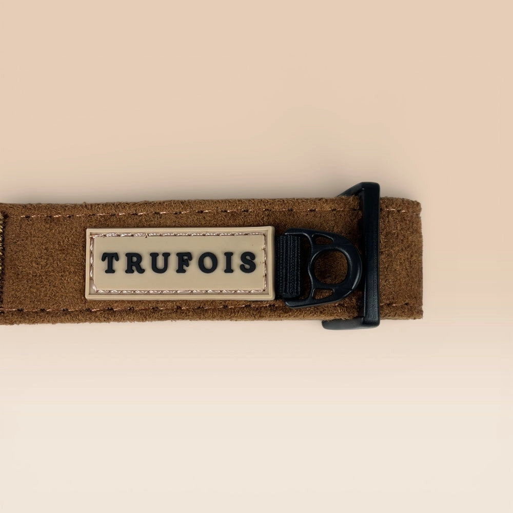 Hundehalsband Mocca mit Markenlabel im Detail