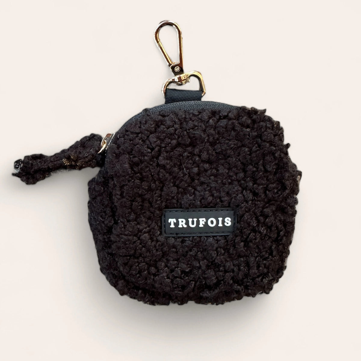 Velupo Teddy dog treat pouch with carabiner – Licorice