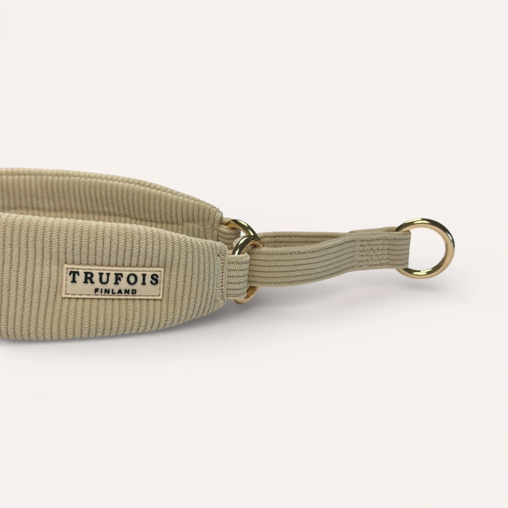 Latte Beige Martingale-Halsband mit TrufOis Label und Ringen
