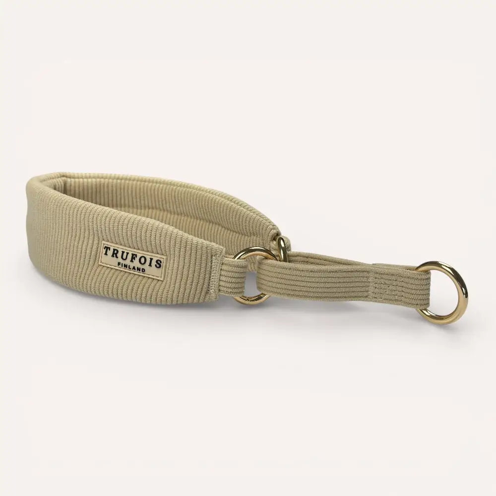 Breites Martingale-Halsband Latte Beige in der Produktansicht