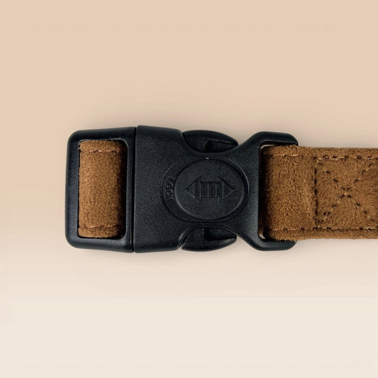 Hundehalsband Mocca mit Klickverschluss im Detail