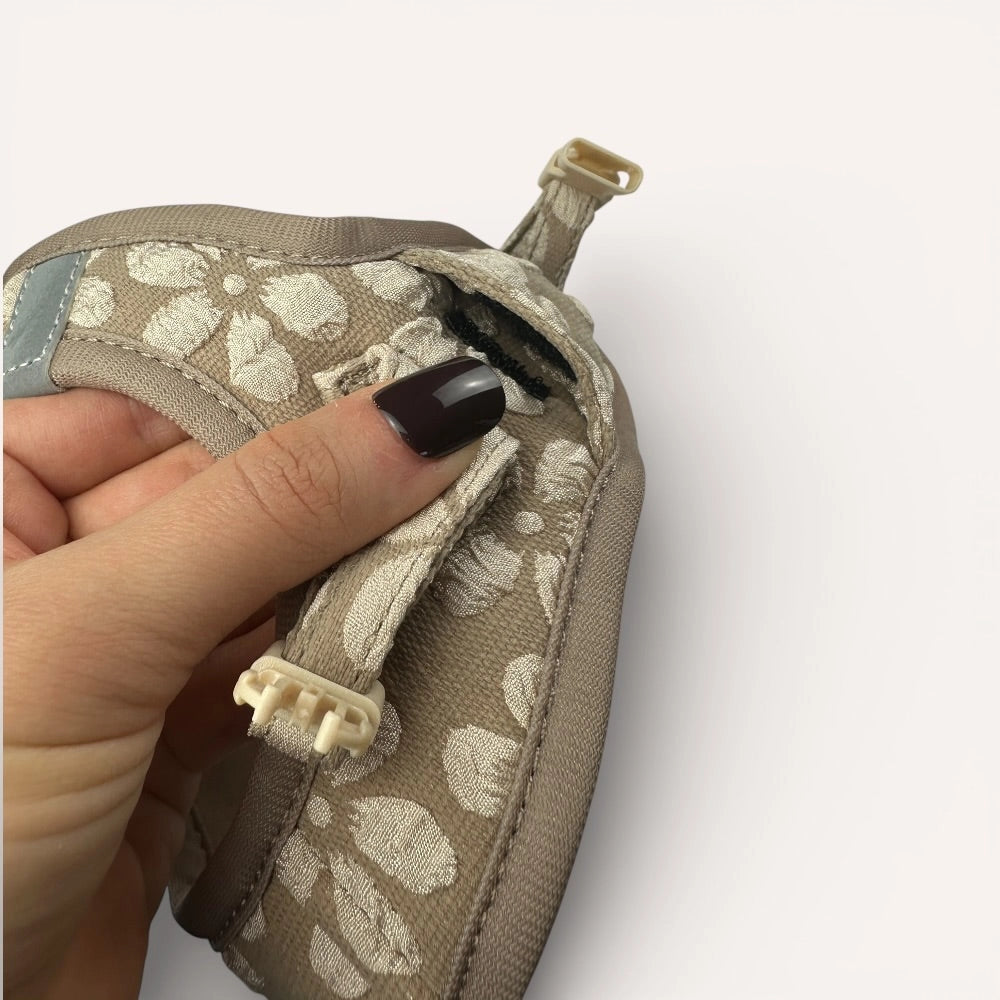 Versteckte AirTag-Tasche am Step-In-Geschirr Chai