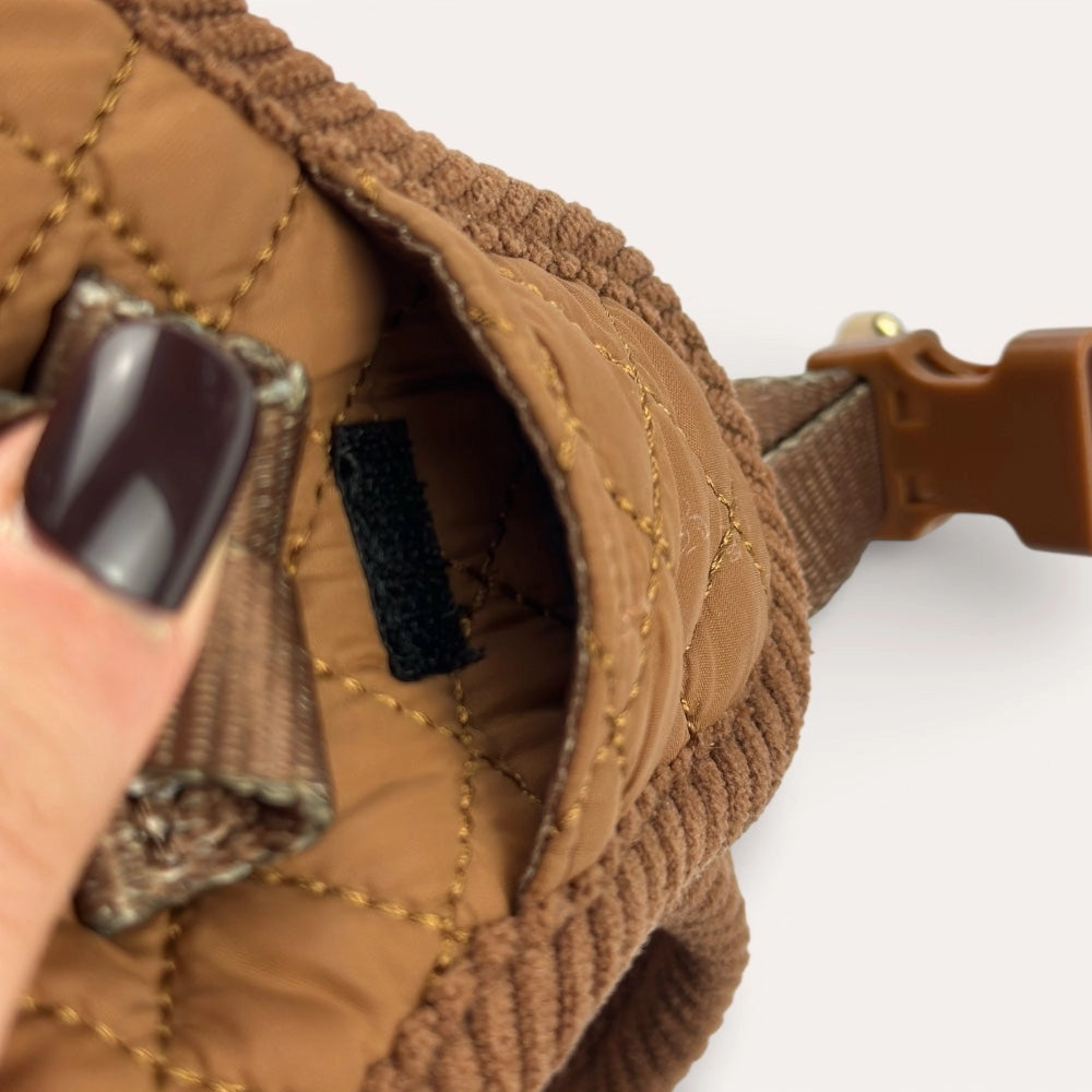 Versteckte AirTag-Tasche am Step-In-Geschirr Macchiato Braun